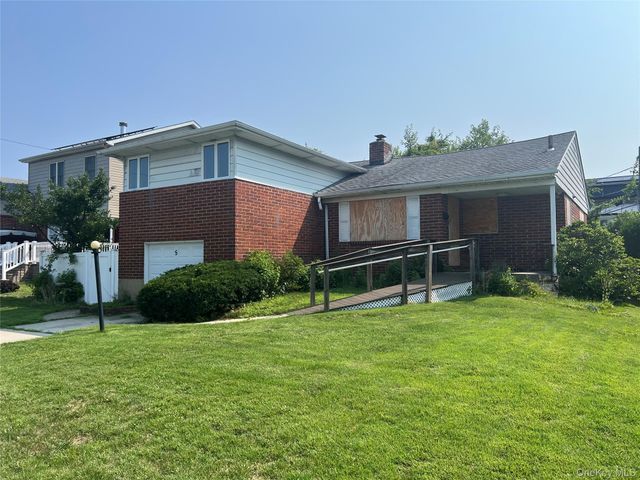 5 Winding Road, Massapequa, NY 11758