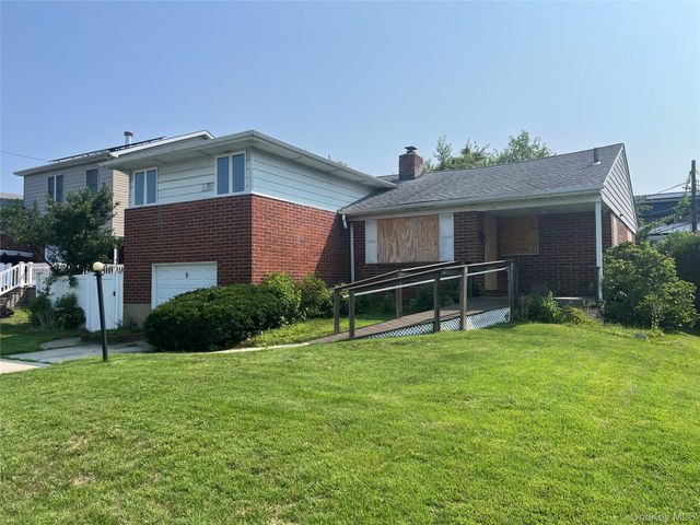 5 Winding Road, Massapequa, NY 11758