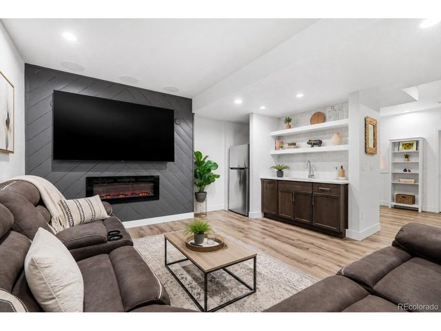 847 Rosevine Ln, Erie, CO 80516