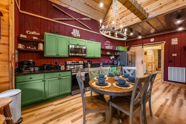 711 Heiden Drive, Gatlinburg, TN 37738