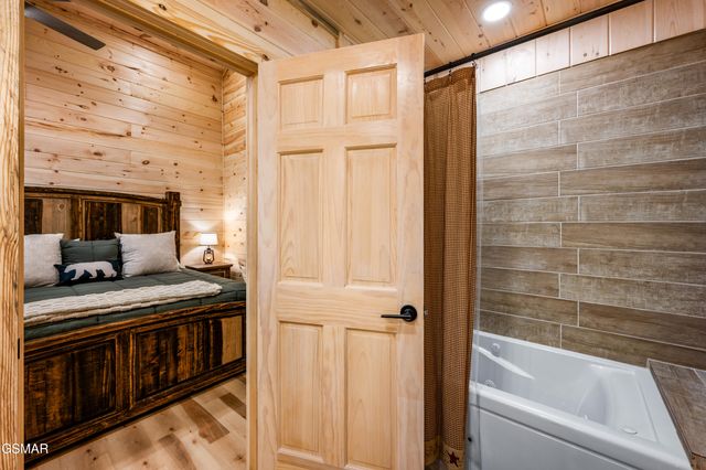 711 Heiden Drive, Gatlinburg, TN 37738