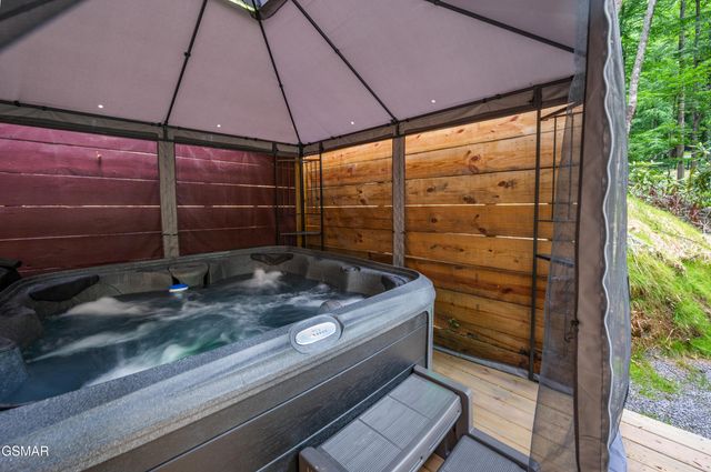 711 Heiden Drive, Gatlinburg, TN 37738