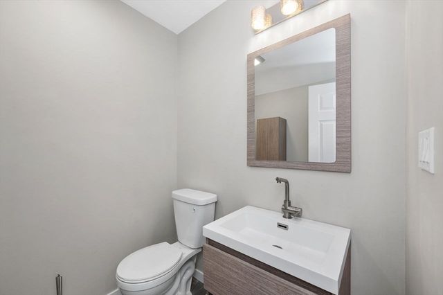 1175 Chestnut Street 12, Newton, MA 02464