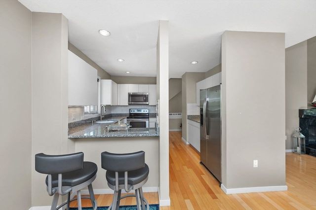 1175 Chestnut Street 12, Newton, MA 02464