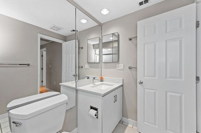 1175 Chestnut Street 12, Newton, MA 02464