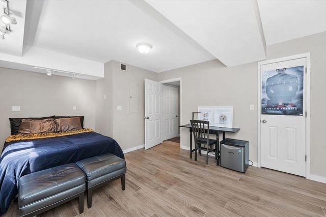 1175 Chestnut Street 12, Newton, MA 02464