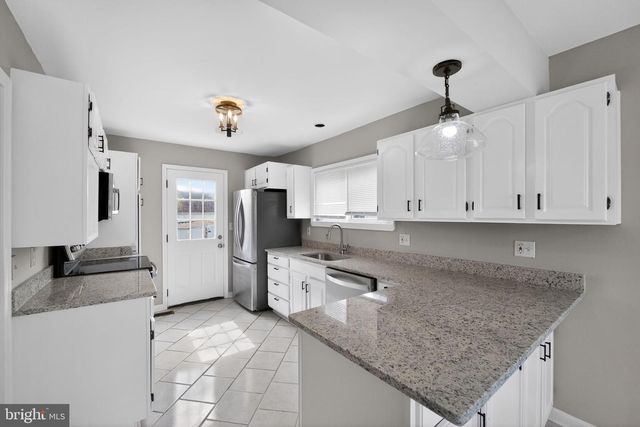 6 CIRCLE DR, Linthicum Heights, MD 21090