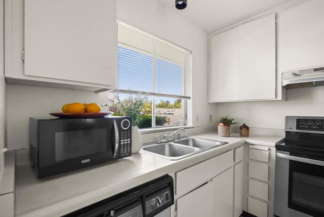 390 Caribe Way, San Jose, CA 95133