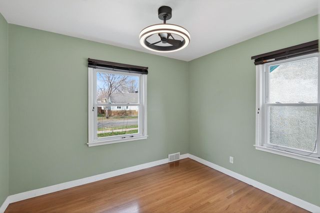 1736 Montana Avenue E, Saint Paul, MN 55106