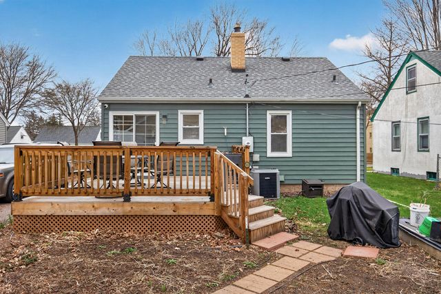 1736 Montana Avenue E, Saint Paul, MN 55106