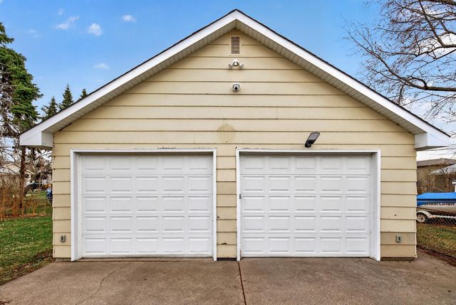 1736 Montana Avenue E, Saint Paul, MN 55106