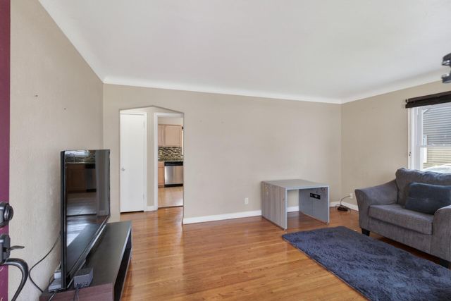 1736 Montana Avenue E, Saint Paul, MN 55106