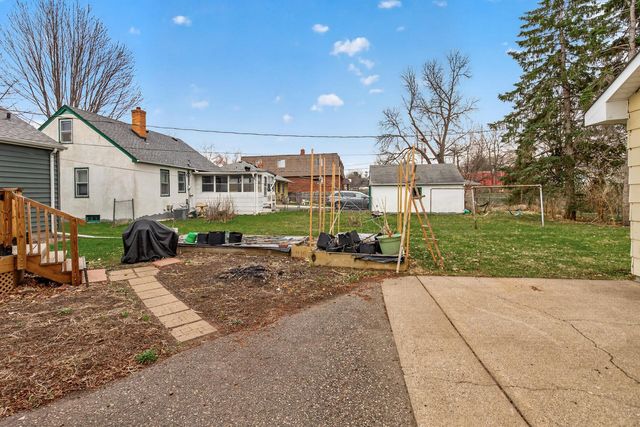 1736 Montana Avenue E, Saint Paul, MN 55106