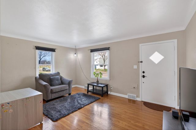 1736 Montana Avenue E, Saint Paul, MN 55106