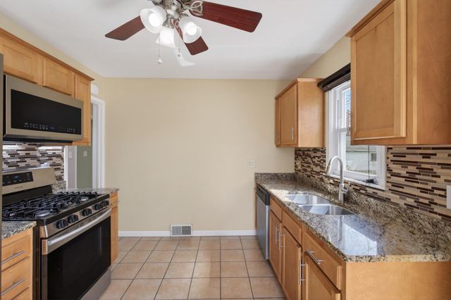 1736 Montana Avenue E, Saint Paul, MN 55106