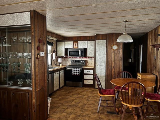 400 Castle Palm Drive, Alamo, TX 78516