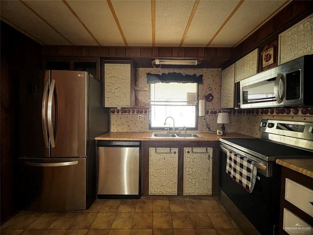 400 Castle Palm Drive, Alamo, TX 78516