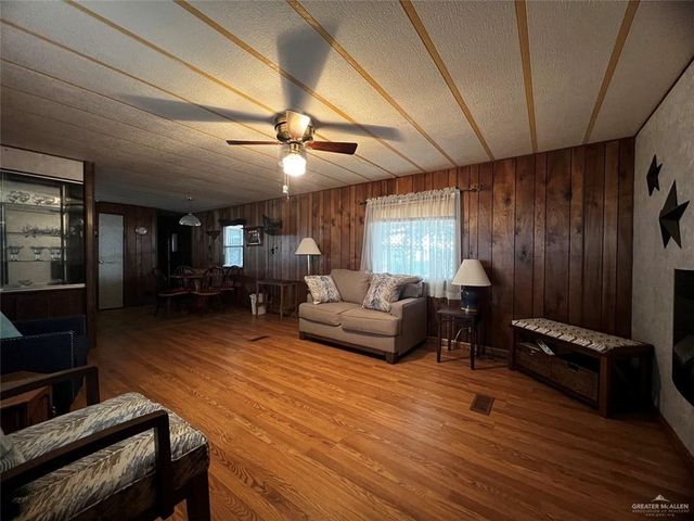 400 Castle Palm Drive, Alamo, TX 78516