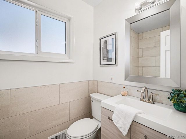 2155 E Noble Pl, Centennial, CO 80121