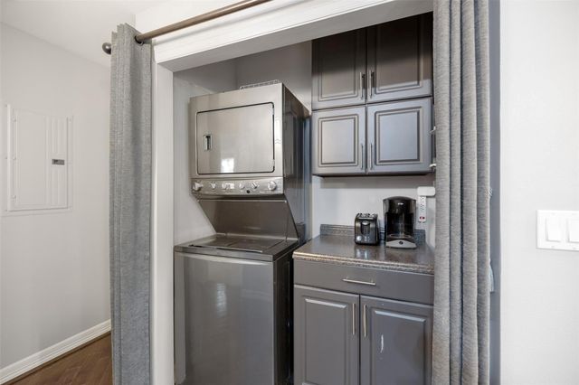 3501 Chenevert Street 17, Houston, TX 77004