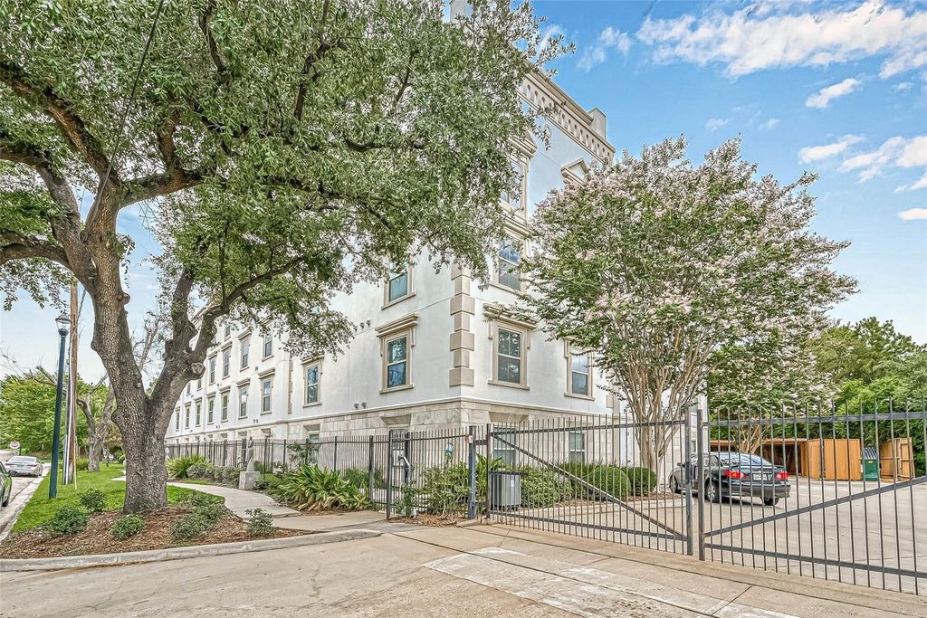 3501 Chenevert Street 17, Houston, TX 77004