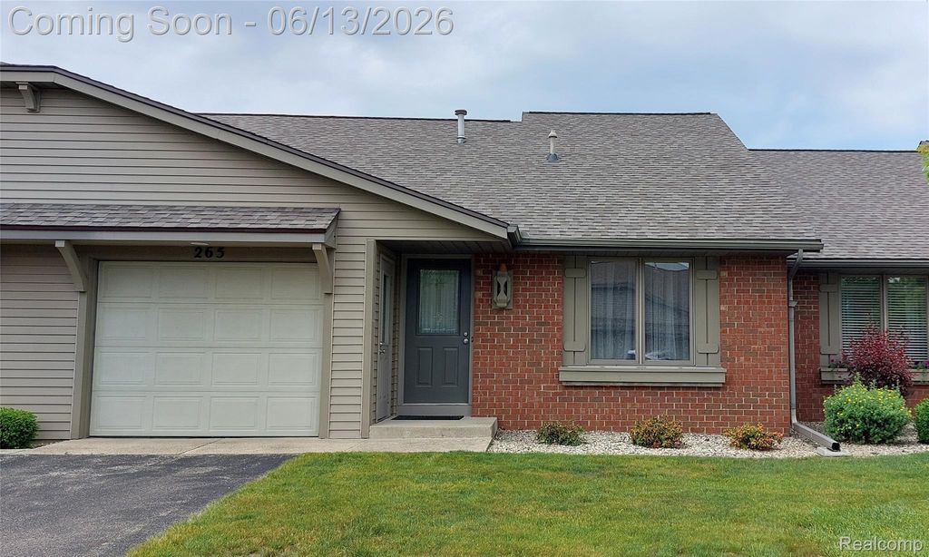 265 Interlaken Court, Zeeland Charter Township, MI 49464