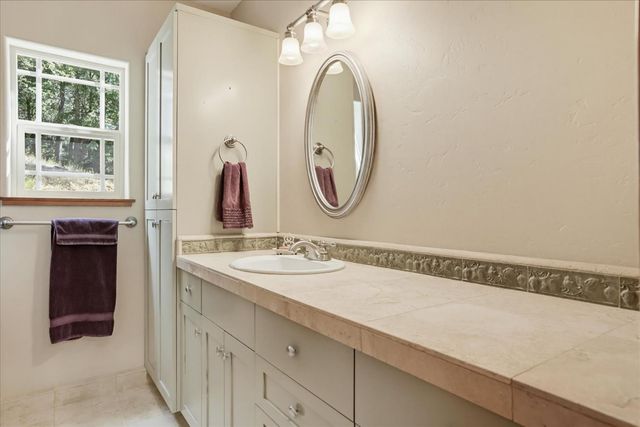 13636 Vincent Ct, Grass Valley, CA 95945