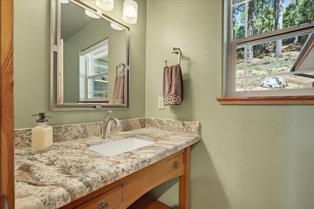 13636 Vincent Ct, Grass Valley, CA 95945