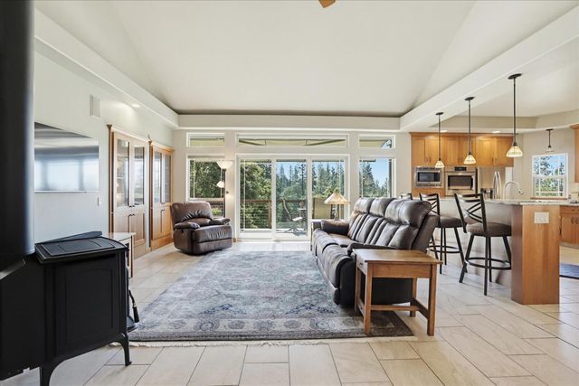 13636 Vincent Ct, Grass Valley, CA 95945