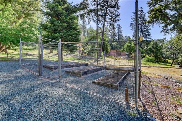 13636 Vincent Ct, Grass Valley, CA 95945