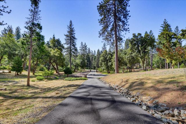 13636 Vincent Ct, Grass Valley, CA 95945