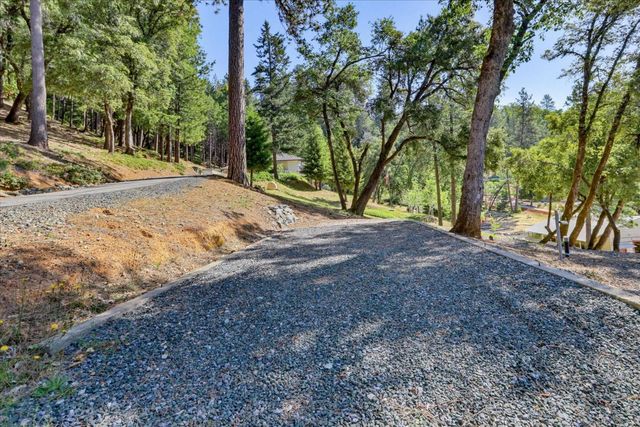 13636 Vincent Ct, Grass Valley, CA 95945
