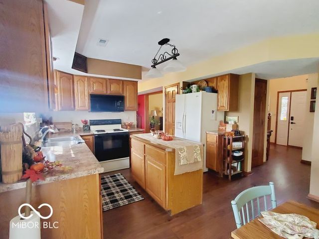 11143 Oakspring Court, Indianapolis, IN 46239