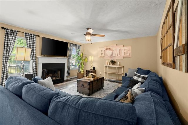 423 Blackbird Way, Hampton, GA 30228