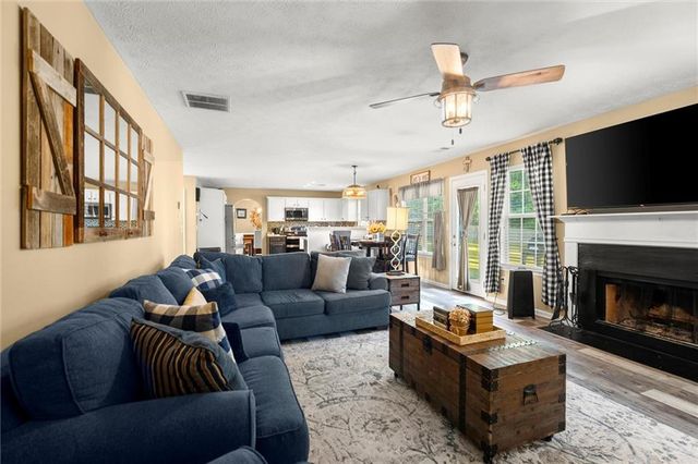 423 Blackbird Way, Hampton, GA 30228
