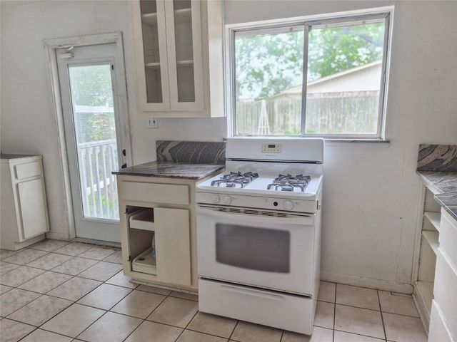 102 Post Oak, Lake Jackson, TX 77566