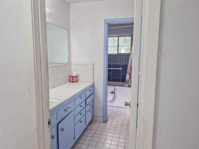 102 Post Oak, Lake Jackson, TX 77566