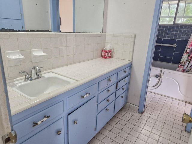 102 Post Oak, Lake Jackson, TX 77566