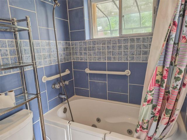 102 Post Oak, Lake Jackson, TX 77566