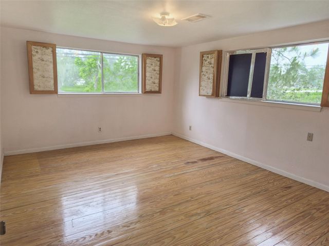 102 Post Oak, Lake Jackson, TX 77566