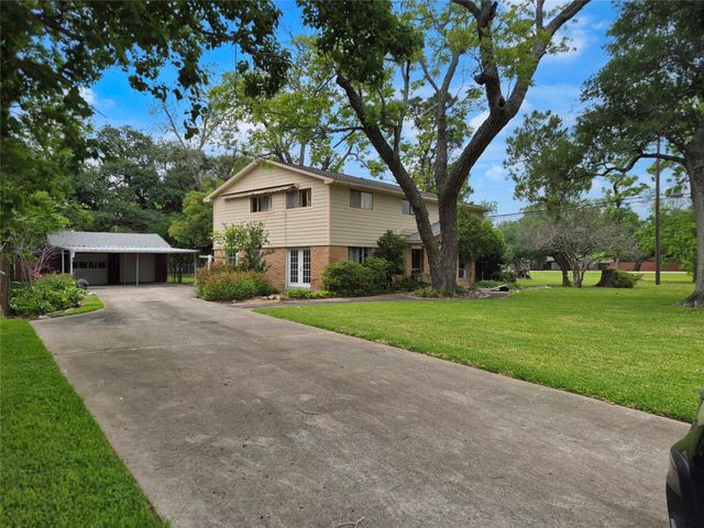 102 Post Oak, Lake Jackson, TX 77566
