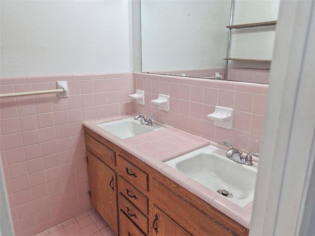 102 Post Oak, Lake Jackson, TX 77566