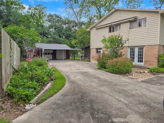 102 Post Oak, Lake Jackson, TX 77566