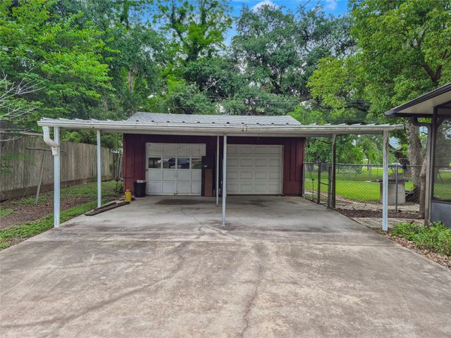 102 Post Oak, Lake Jackson, TX 77566