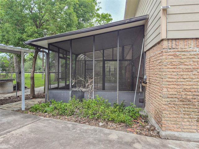 102 Post Oak, Lake Jackson, TX 77566