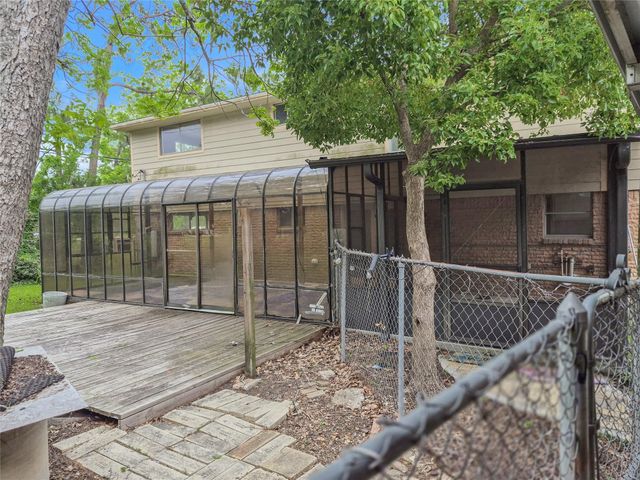 102 Post Oak, Lake Jackson, TX 77566