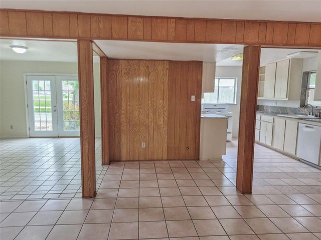 102 Post Oak, Lake Jackson, TX 77566