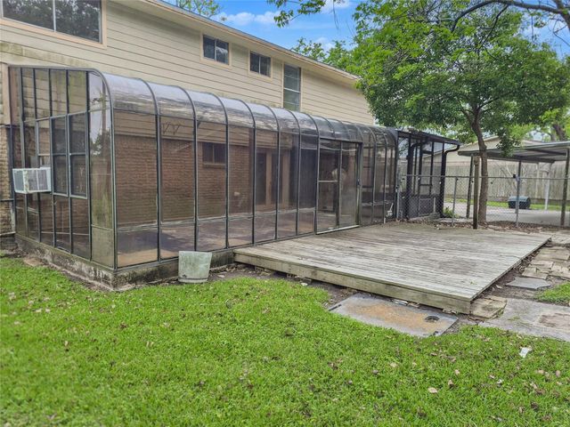 102 Post Oak, Lake Jackson, TX 77566
