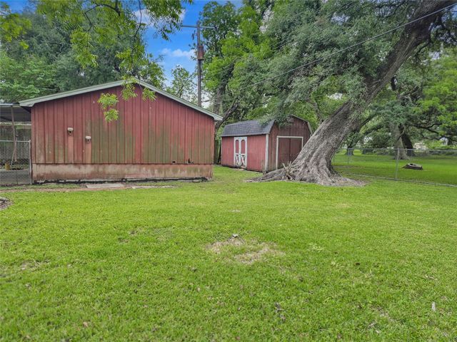 102 Post Oak, Lake Jackson, TX 77566