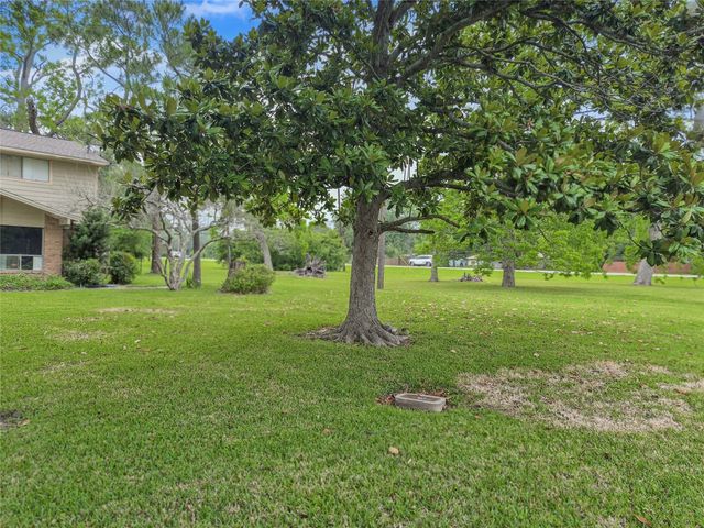 102 Post Oak, Lake Jackson, TX 77566